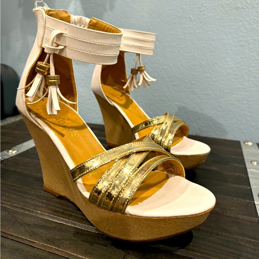 Unique style Wedge with tassels